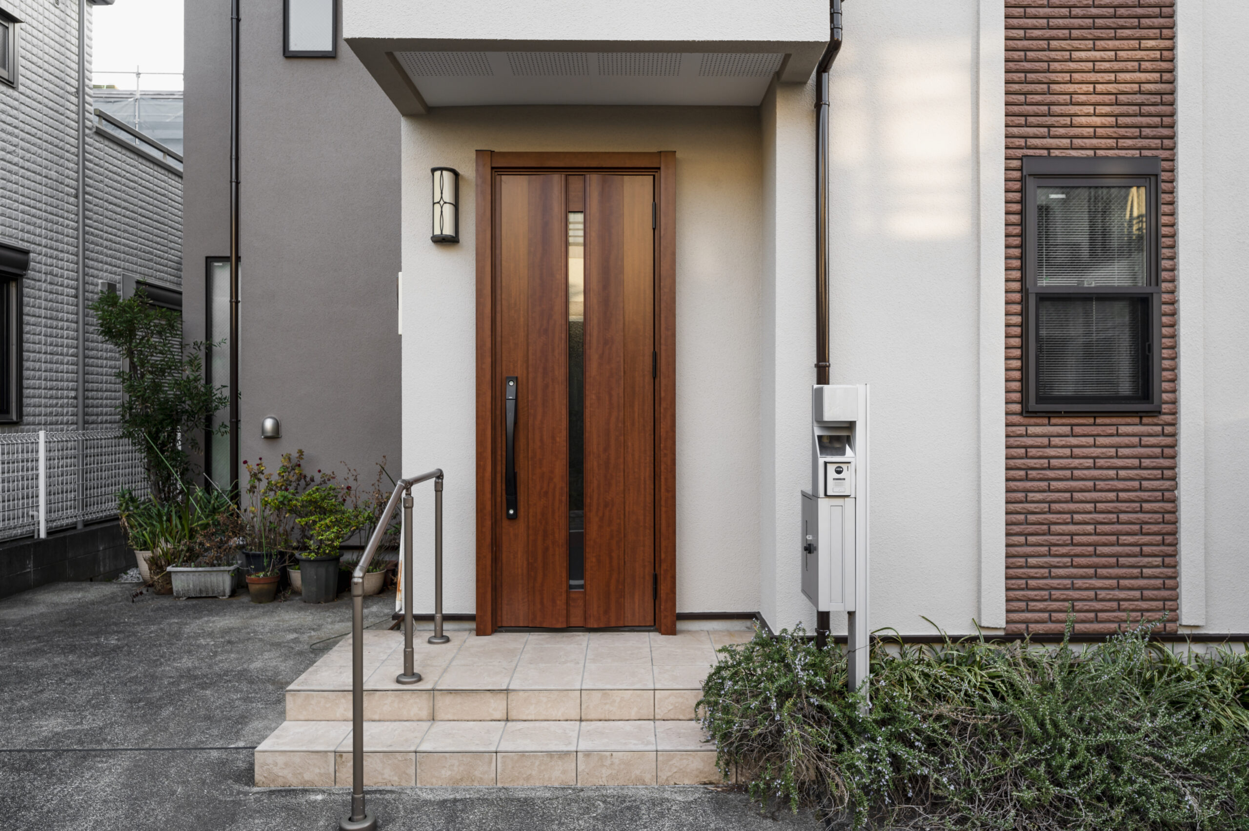 Save on Energy Bills with a Well-Insulated Composite Front Door